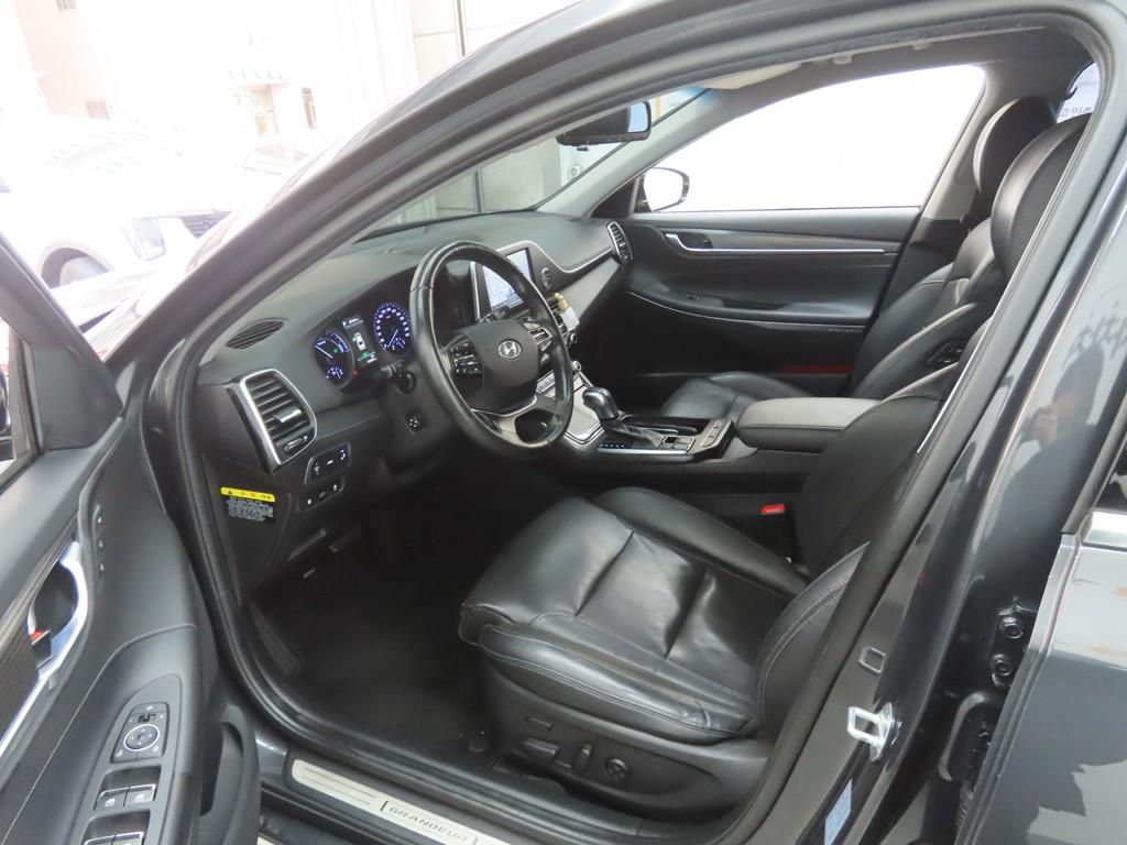 HYUNDAI Grandeur - Vista 5