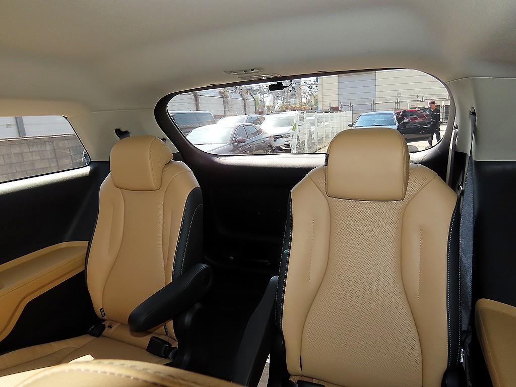 KIA Carnival - Vista 7