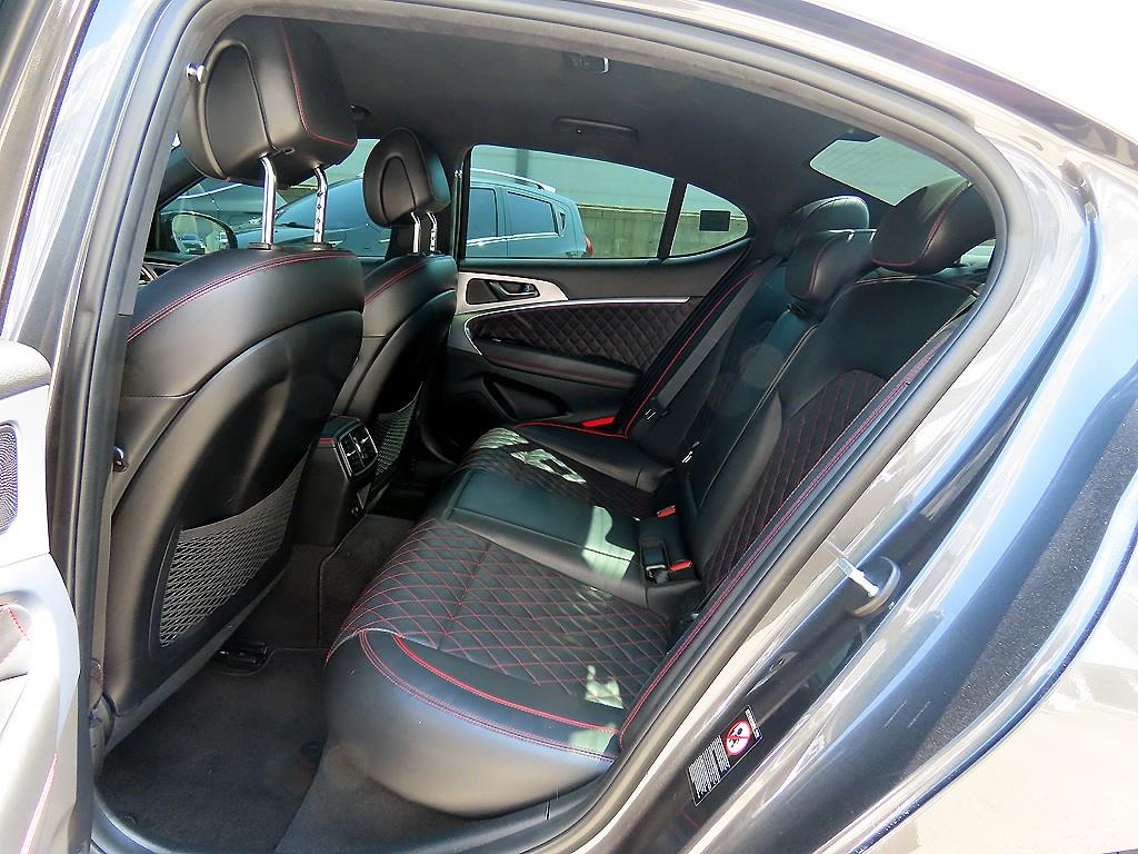 Genesis G70 - Vista 6
