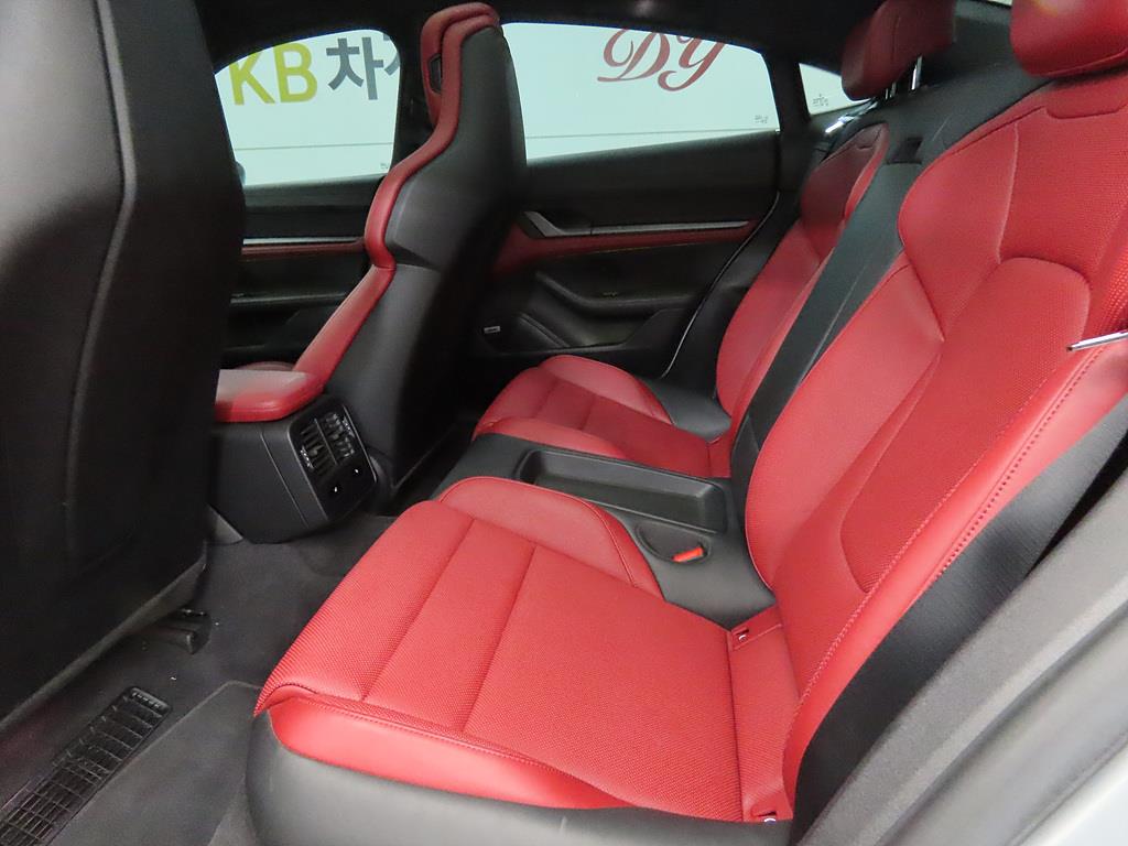 Porsche Taycan - Vista 7