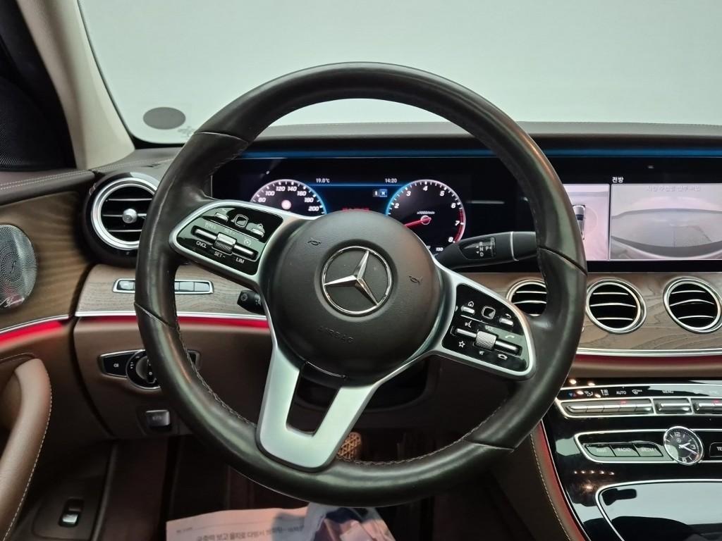 Mercedes Benz E class - Vista 8