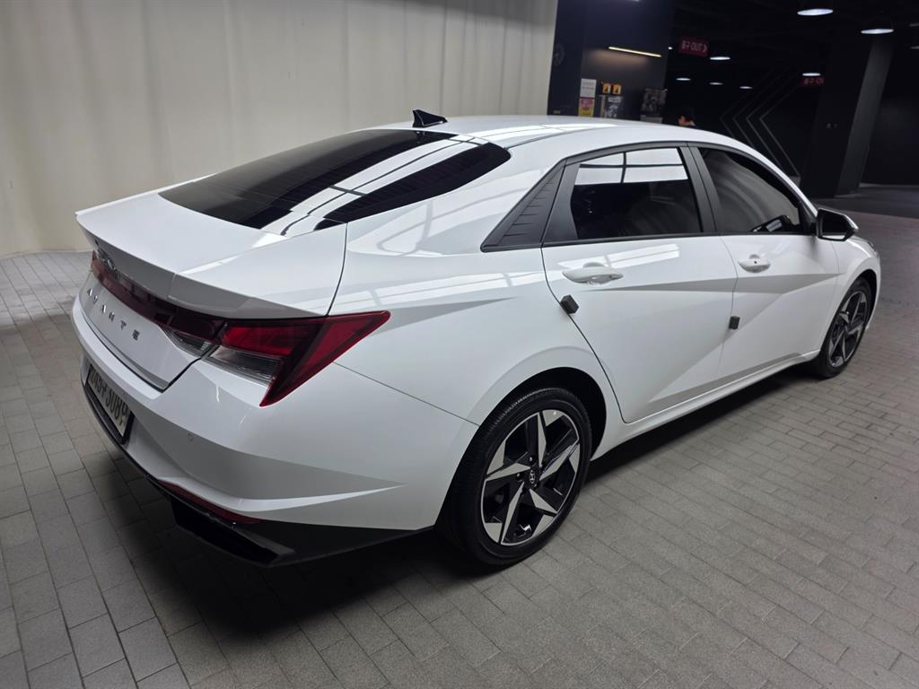 HYUNDAI Avante - Vista 4