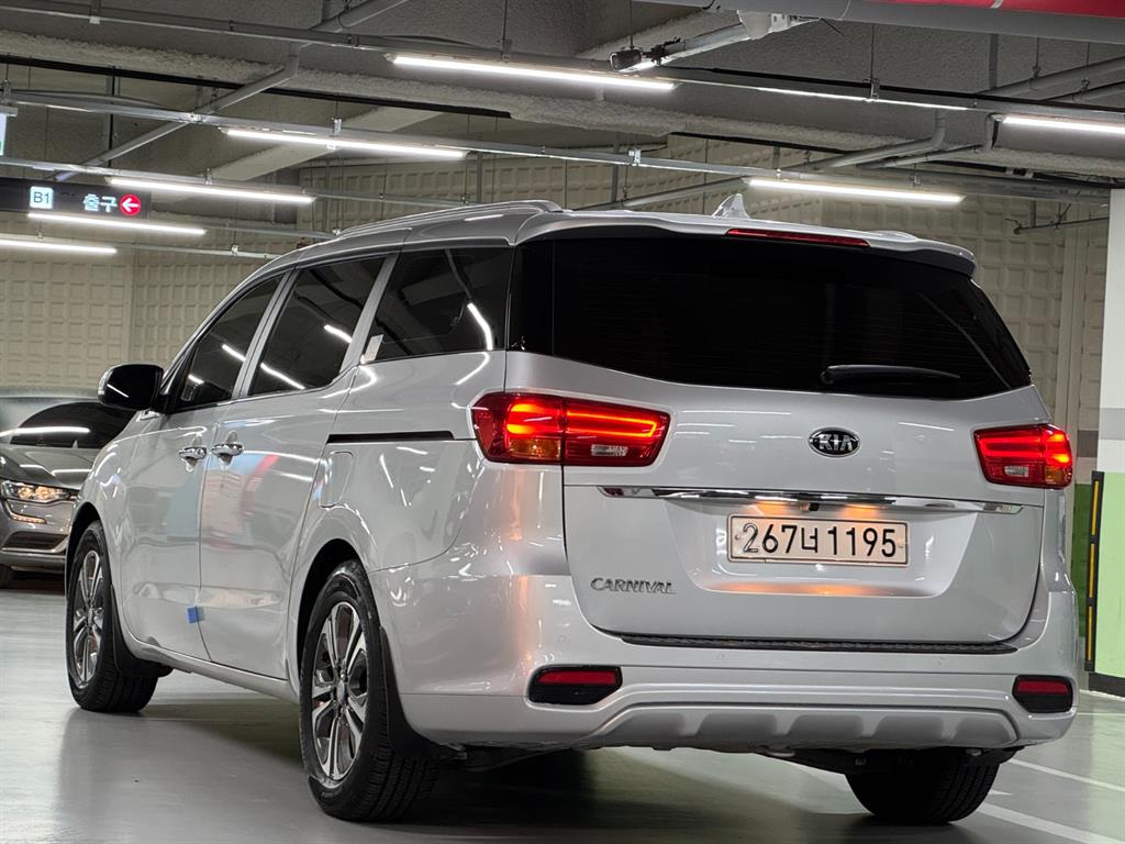 KIA Carnival - Vista 4