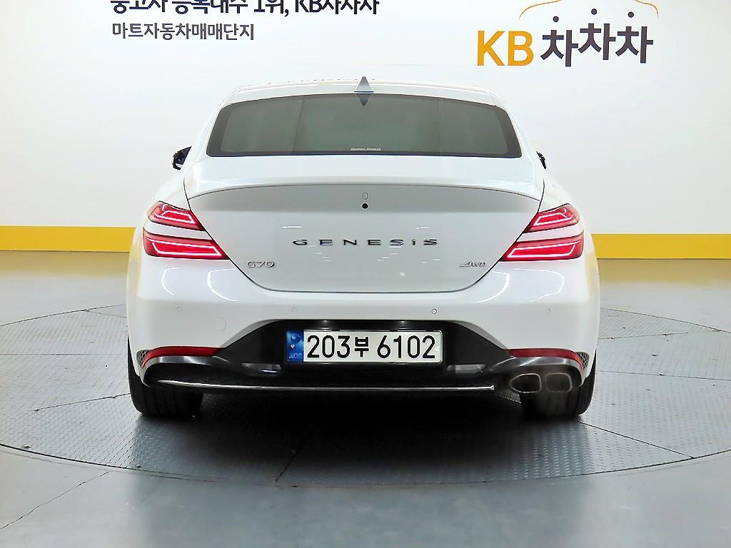 Genesis G70 - Vista 3