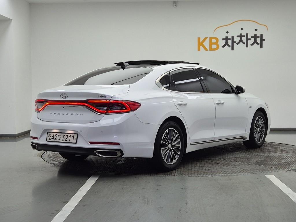 HYUNDAI Grandeur - Vista 4