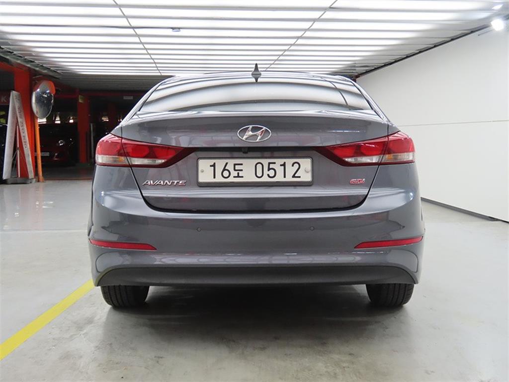HYUNDAI Avante - Vista 3