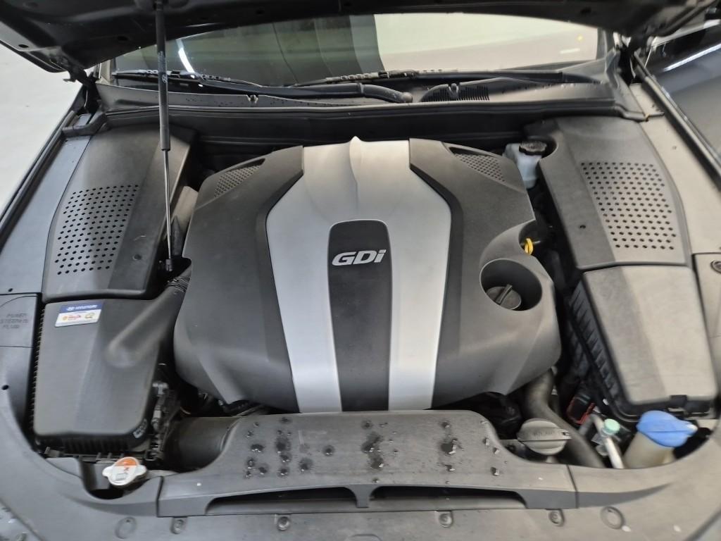 HYUNDAI Genesis - Vista 5