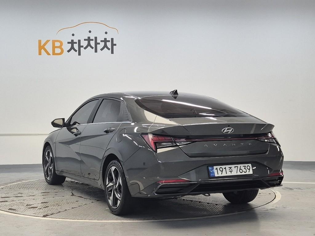 HYUNDAI Avante - Vista 2