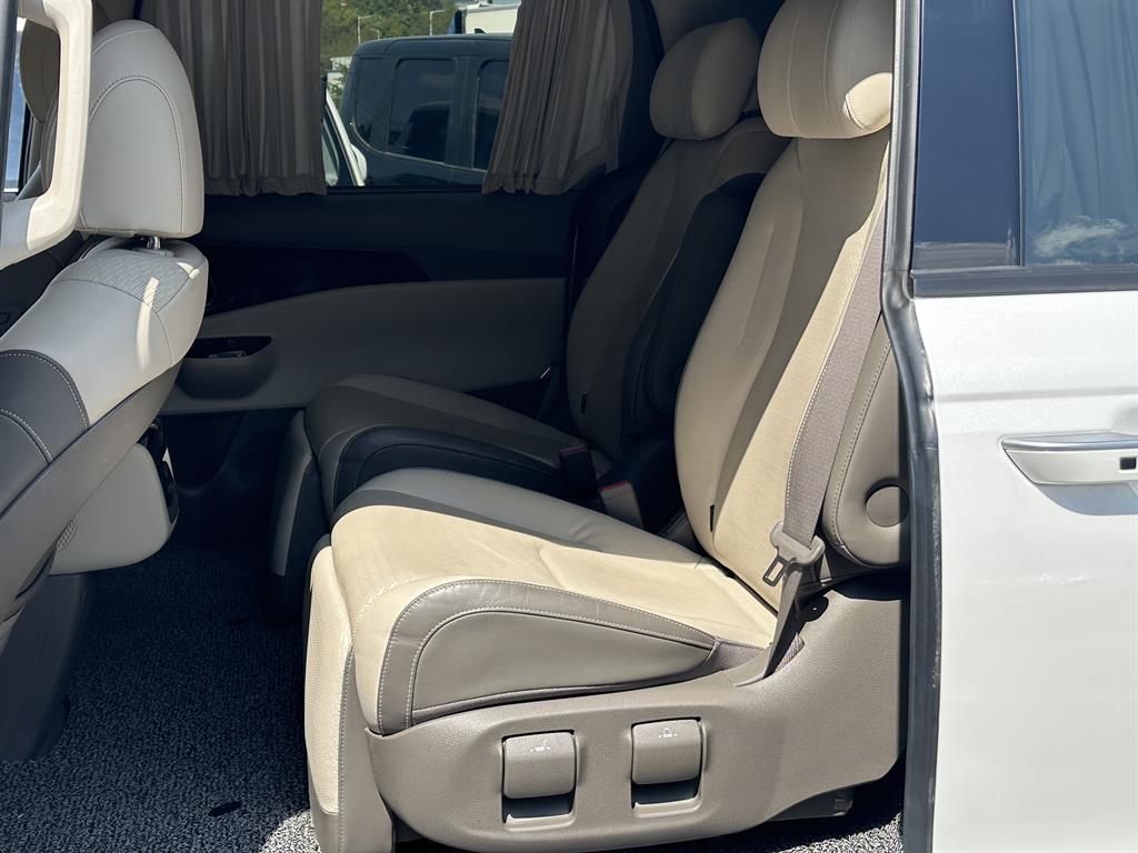 KIA Carnival - Vista 8