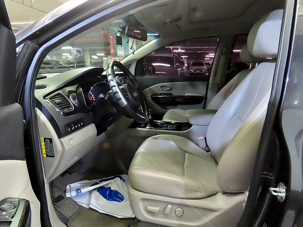 KIA Carnival - Vista 6