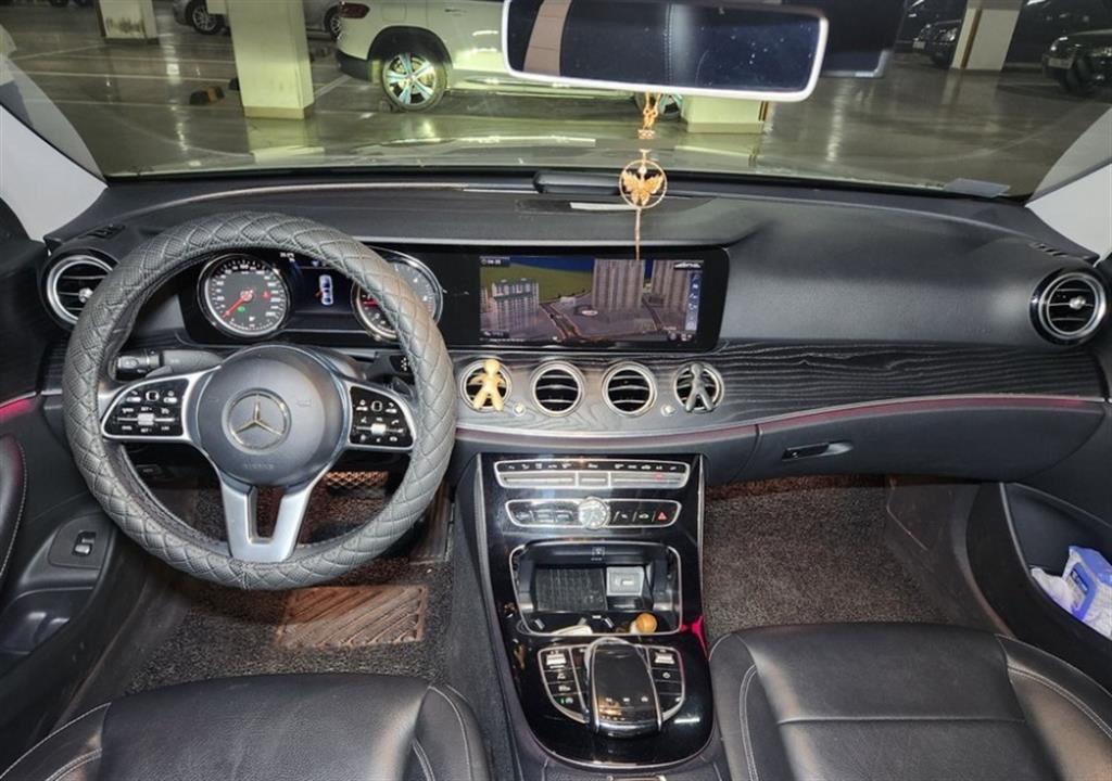 Mercedes Benz E class - Vista 9