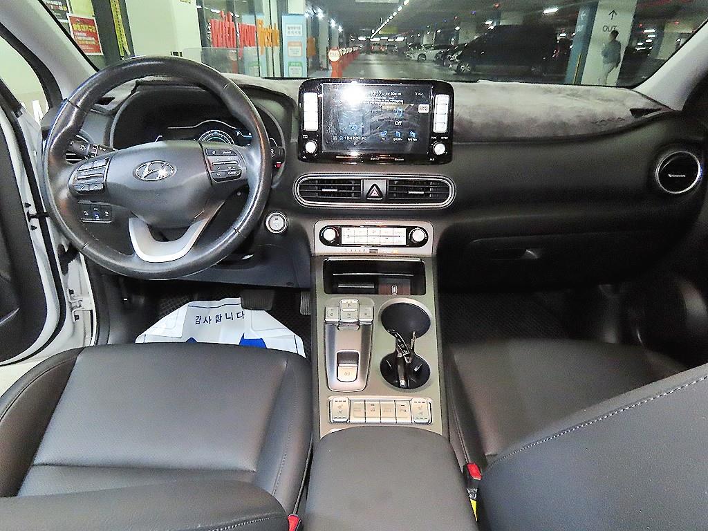 HYUNDAI Kona - Vista 10