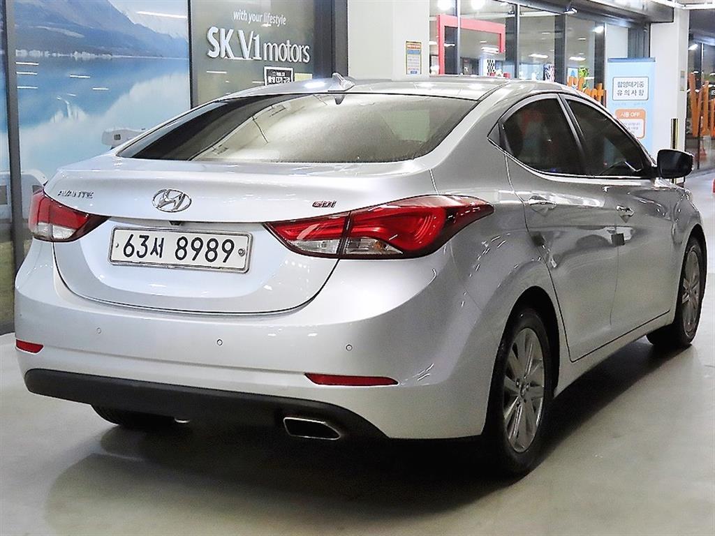 HYUNDAI Avante - Vista 4