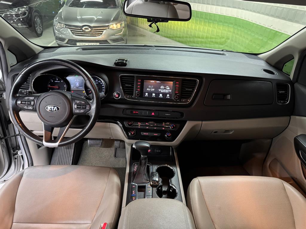 KIA Carnival - Vista 8