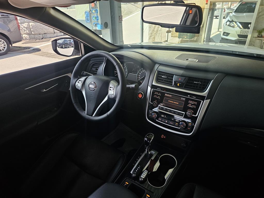 Nissan Altima - Vista 11