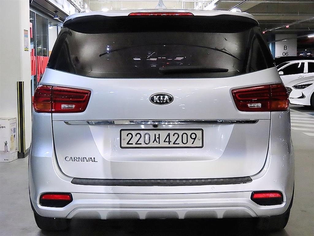 KIA Carnival - Vista 5