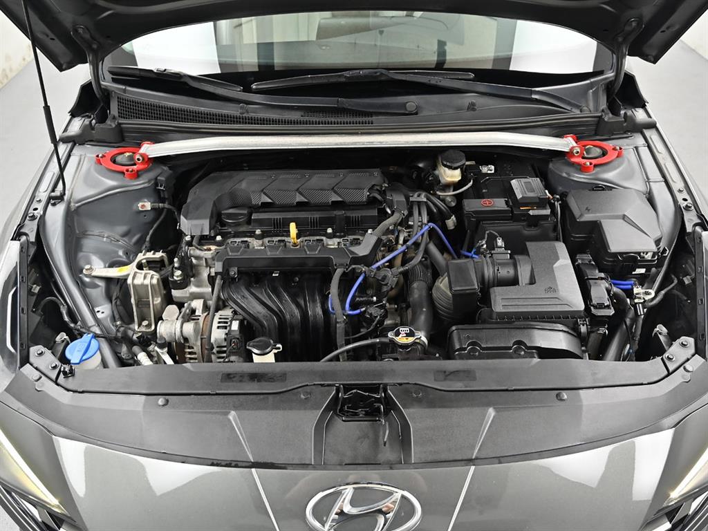 HYUNDAI Avante - Vista 5