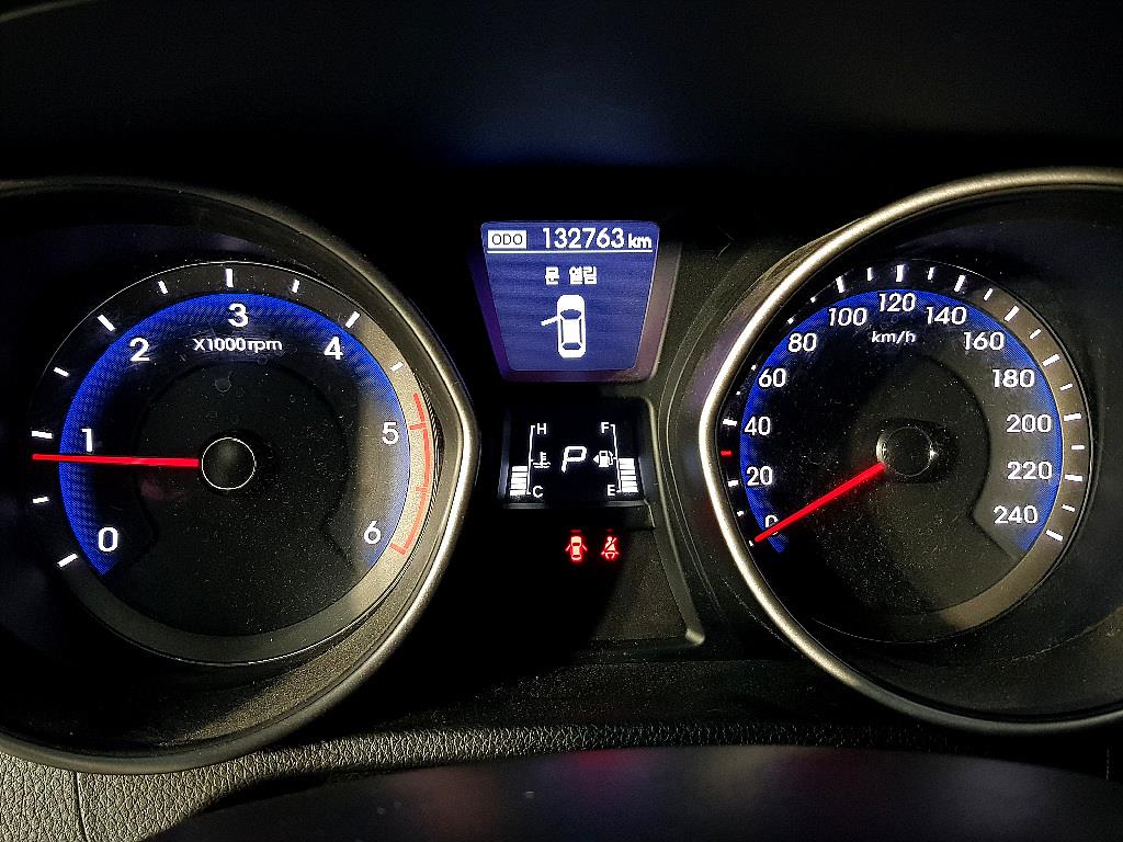 HYUNDAI i30 - Vista 7
