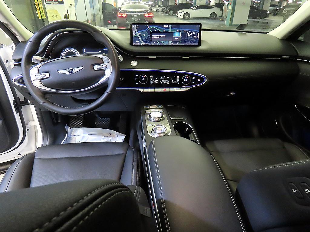 Genesis GV70 - Vista 10