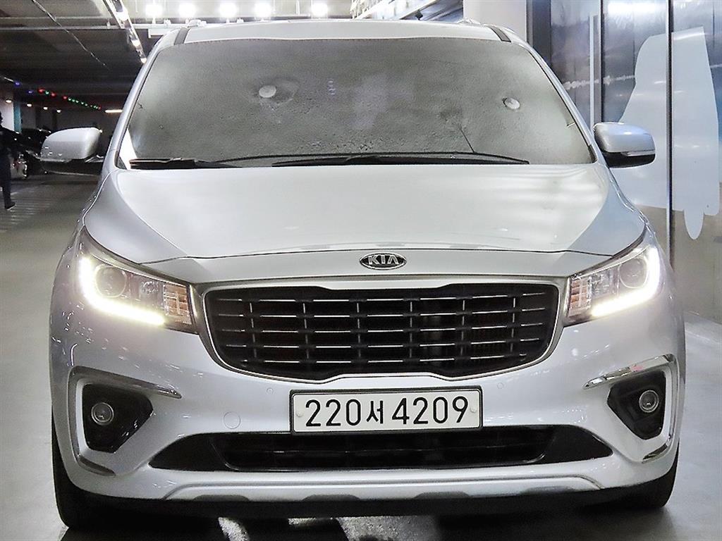 KIA Carnival - Vista 2