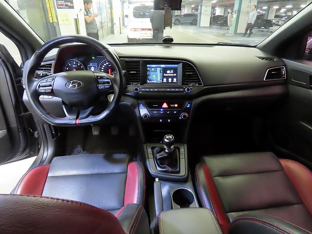 HYUNDAI Avante - Vista 10