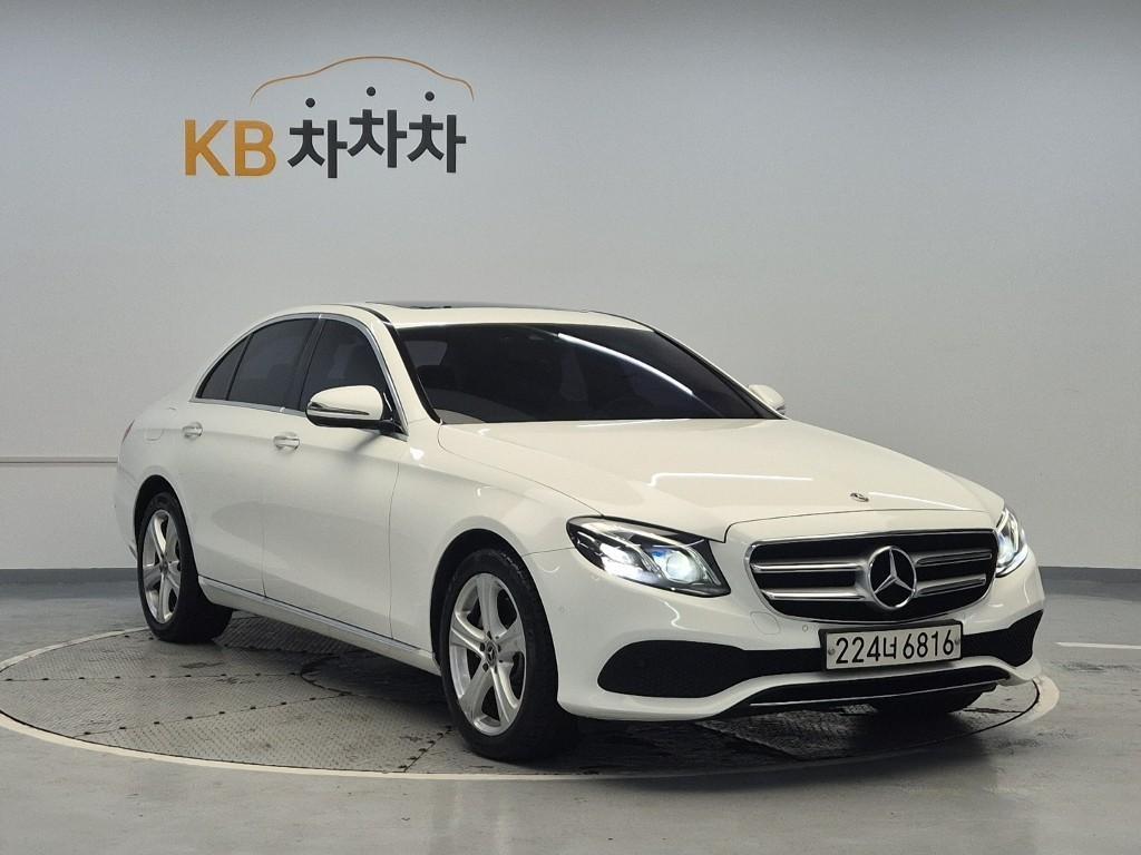Mercedes Benz E class - Vista 4
