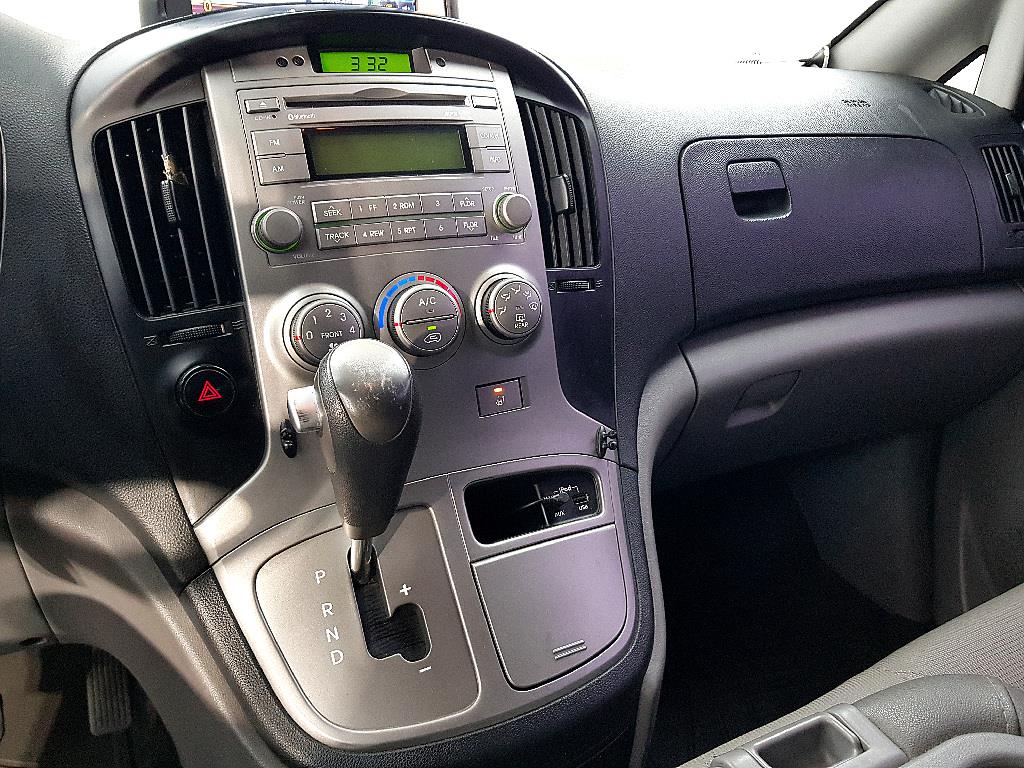 HYUNDAI Starex - Vista 10