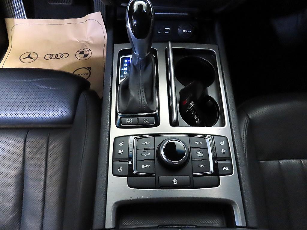 HYUNDAI Genesis - Vista 12