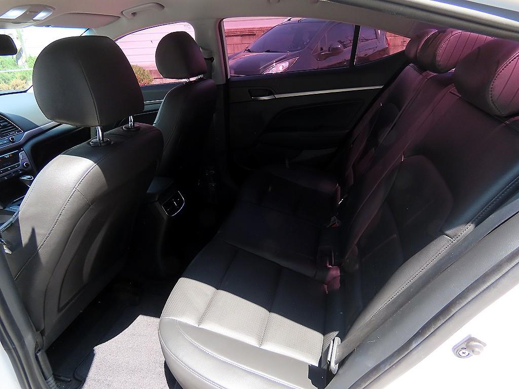 HYUNDAI Avante - Vista 6