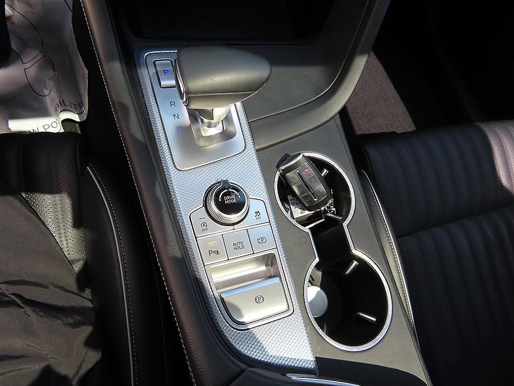 Genesis G70 - Vista 10