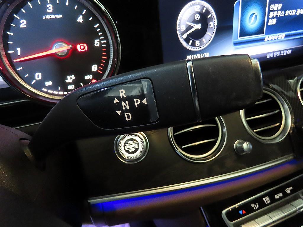 Mercedes Benz E class - Vista 12