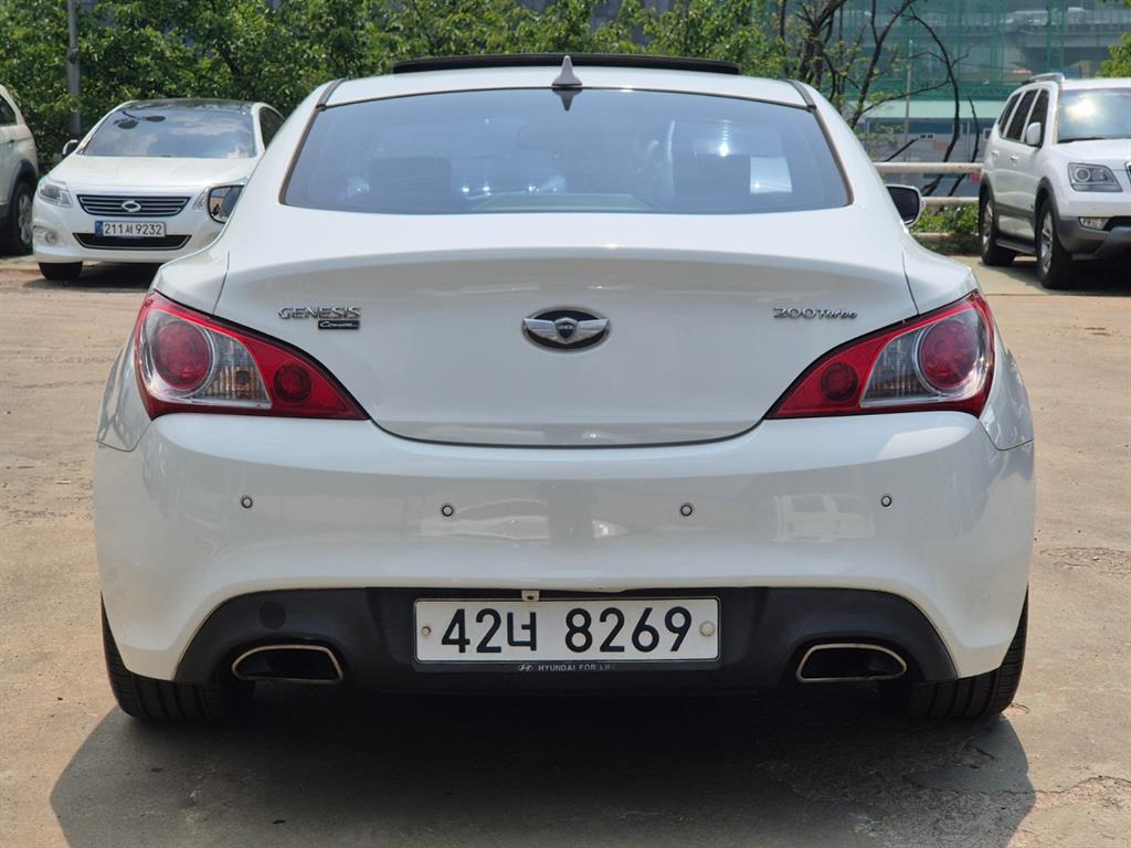 HYUNDAI Genesis - Vista 3