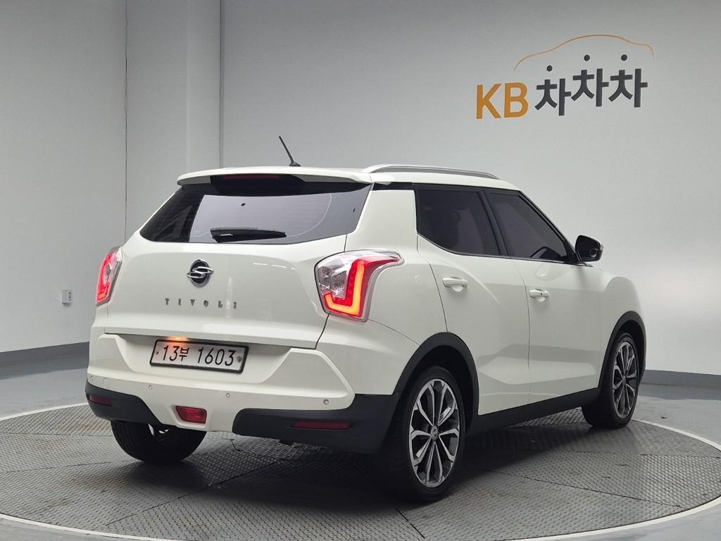 Ssangyong Tivoli - Vista 3