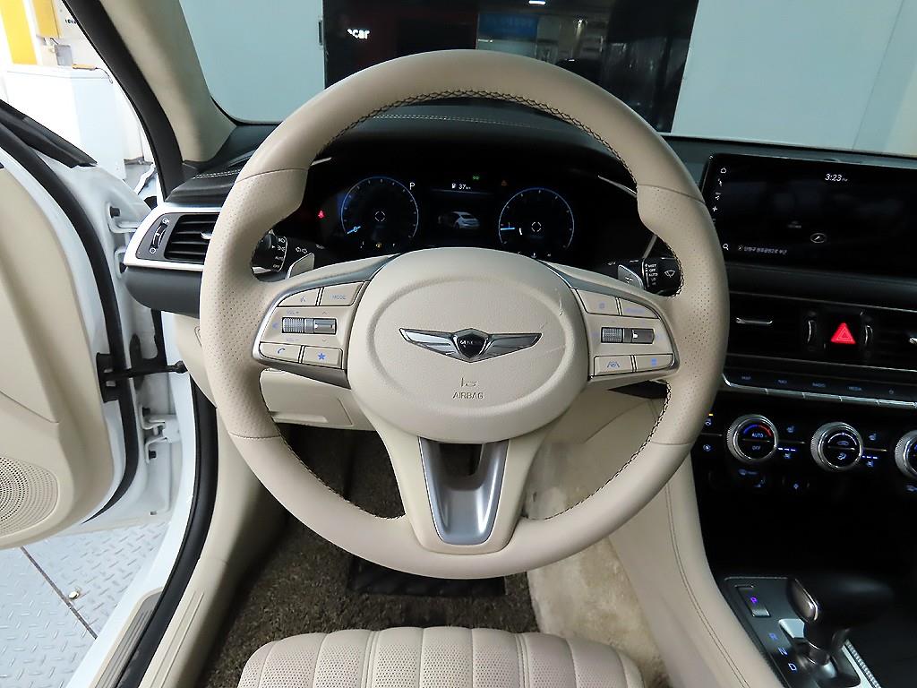 Genesis G70 - Vista 9