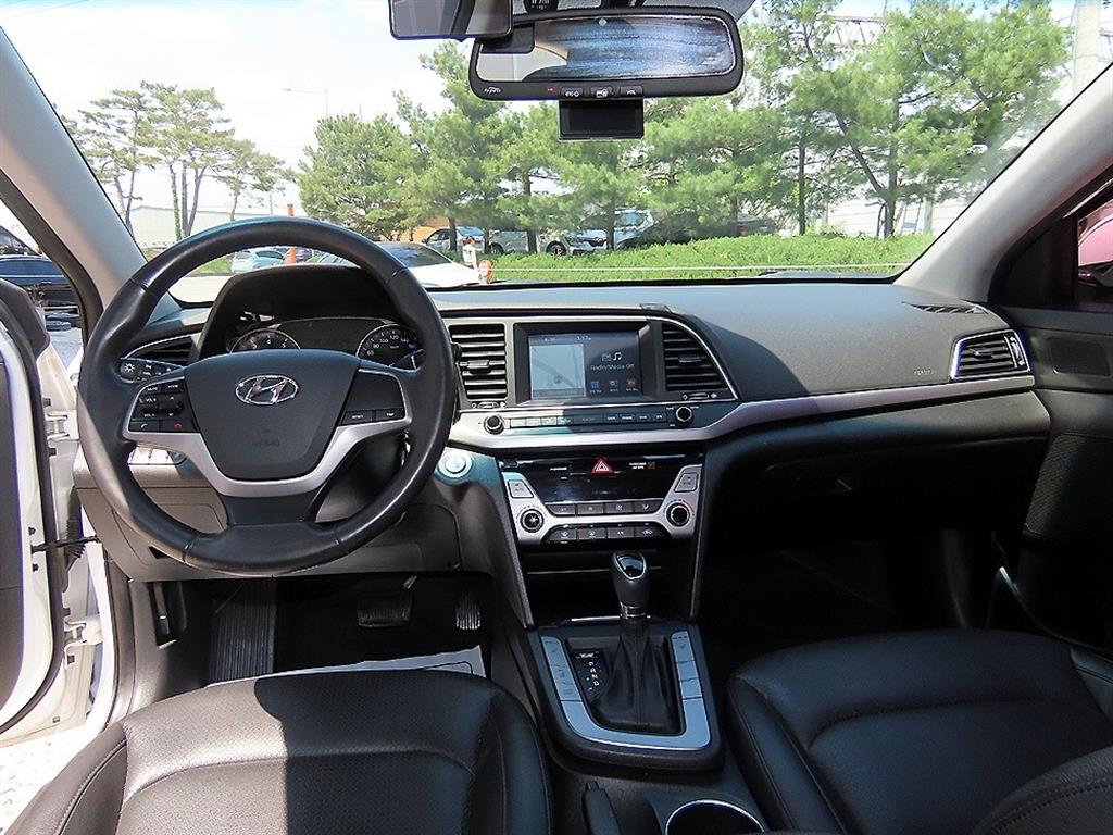 HYUNDAI Avante - Vista 7