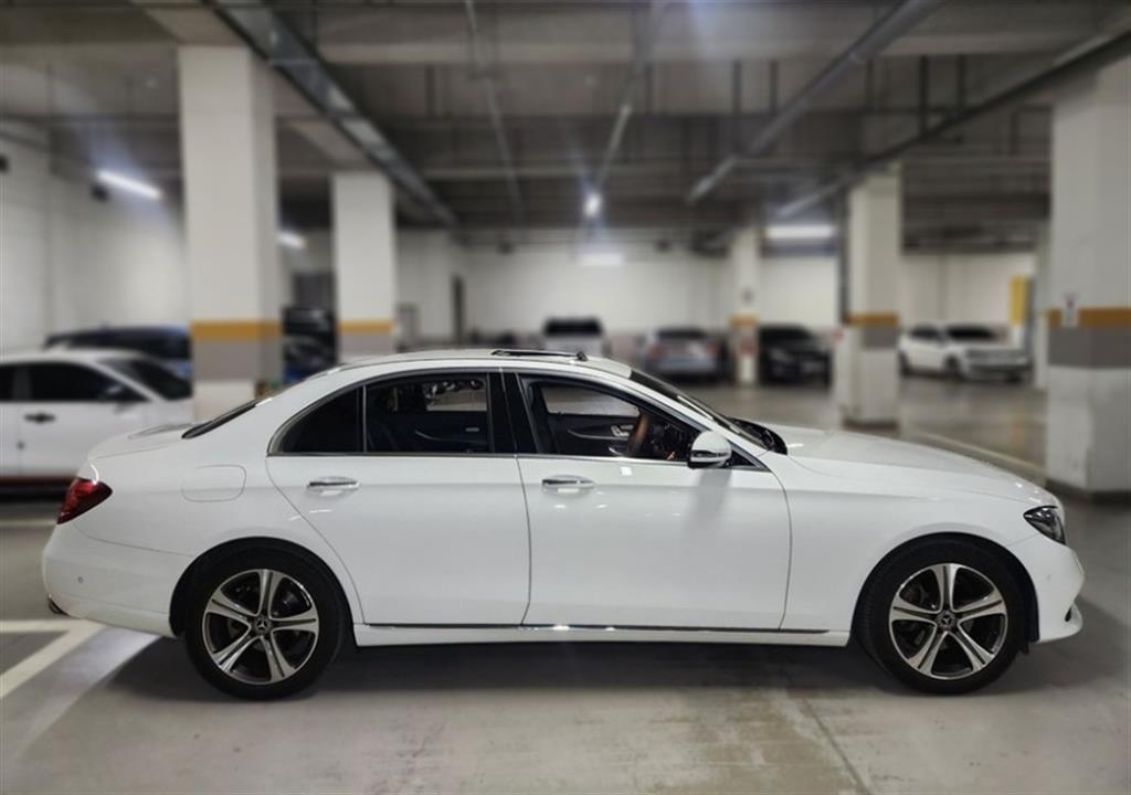 Mercedes Benz E class - Vista 4