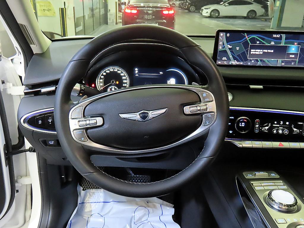 Genesis GV70 - Vista 8