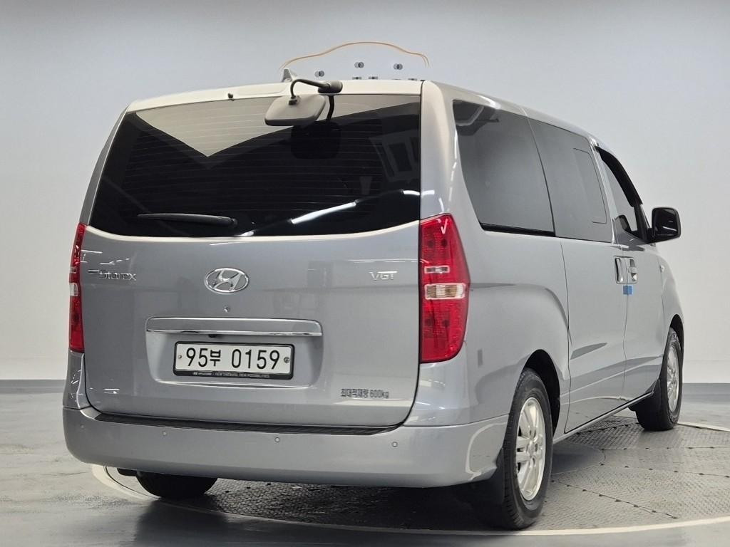 HYUNDAI Starex - Vista 4