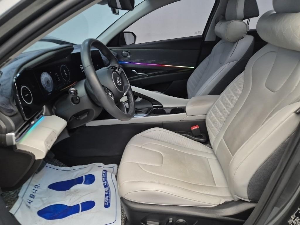 HYUNDAI Avante - Vista 10