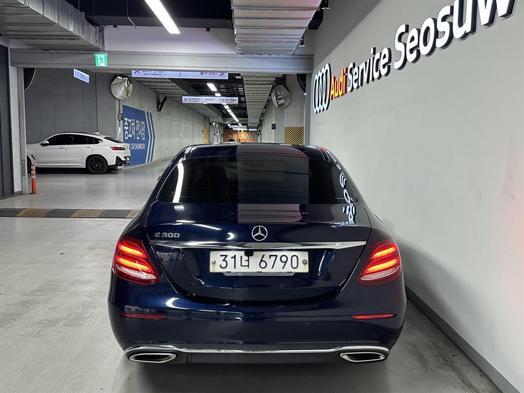 Mercedes Benz E class - Vista 3