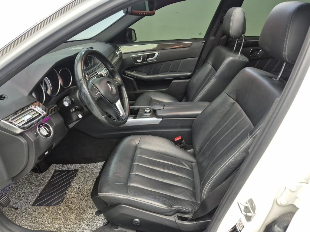 Mercedes Benz E class - Vista 11