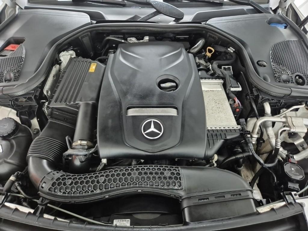 Mercedes Benz E class - Vista 5