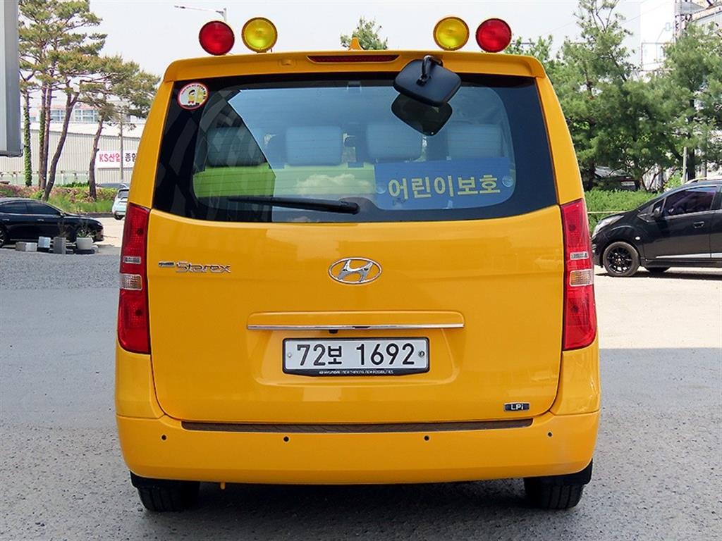 HYUNDAI Starex - Vista 4