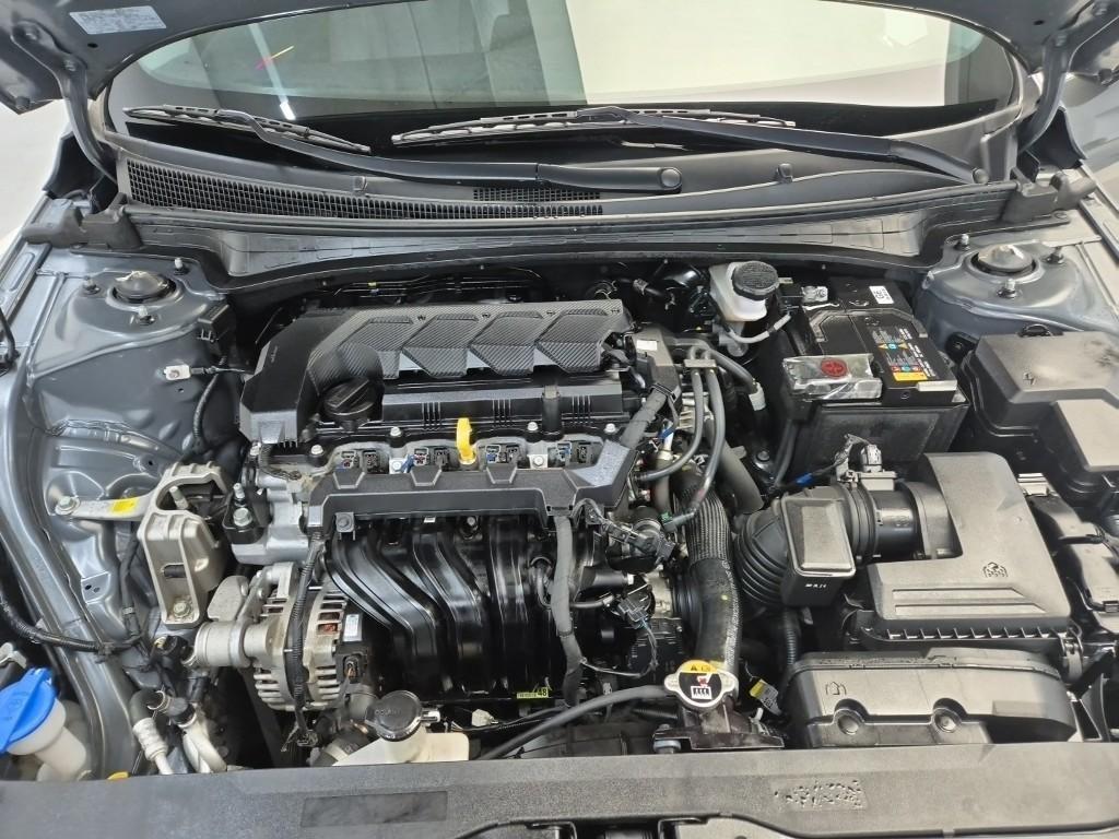 HYUNDAI Avante - Vista 5