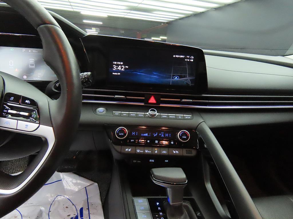 HYUNDAI Avante - Vista 11
