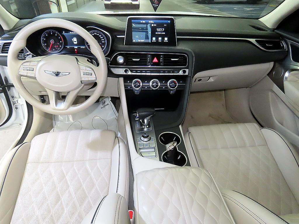 Genesis G70 - Vista 10