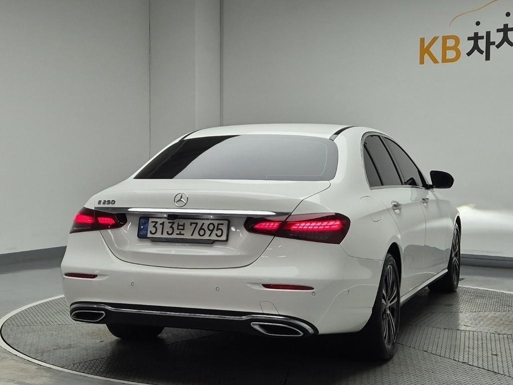 Mercedes Benz E class - Vista 3