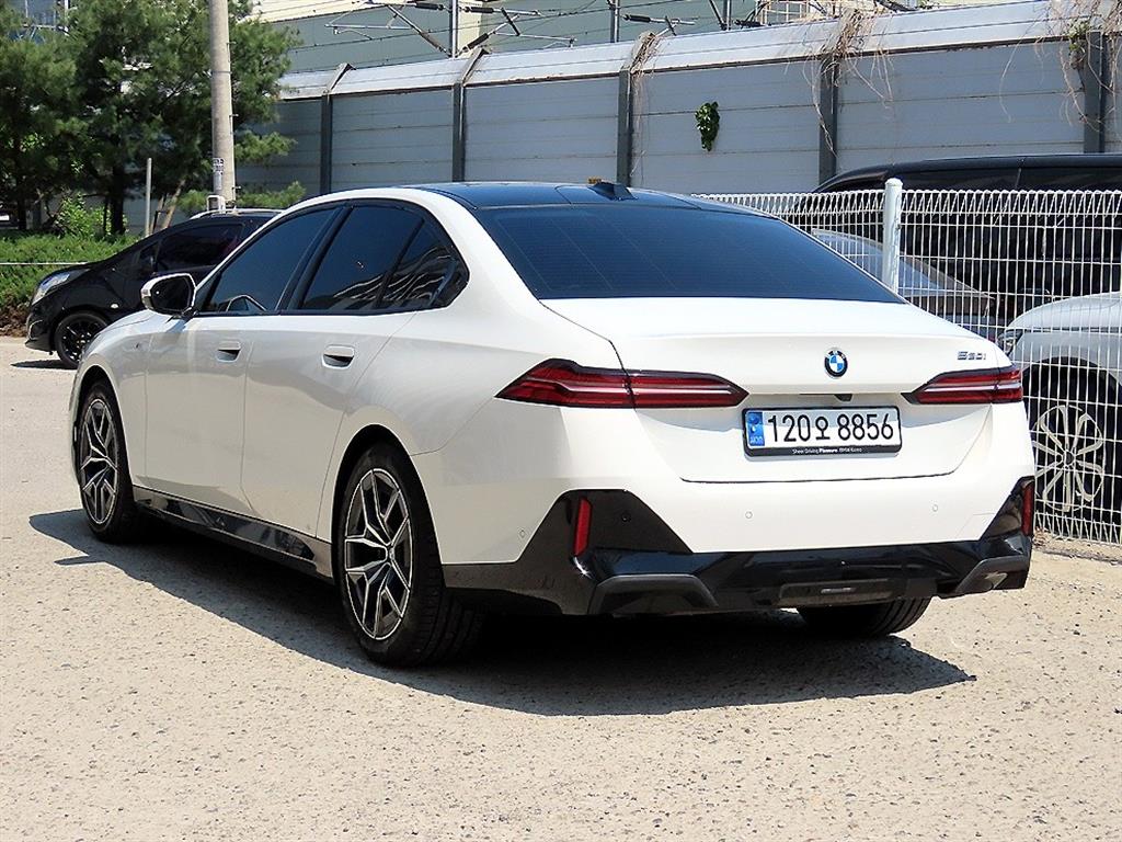 BMW 5 Series - Vista 3