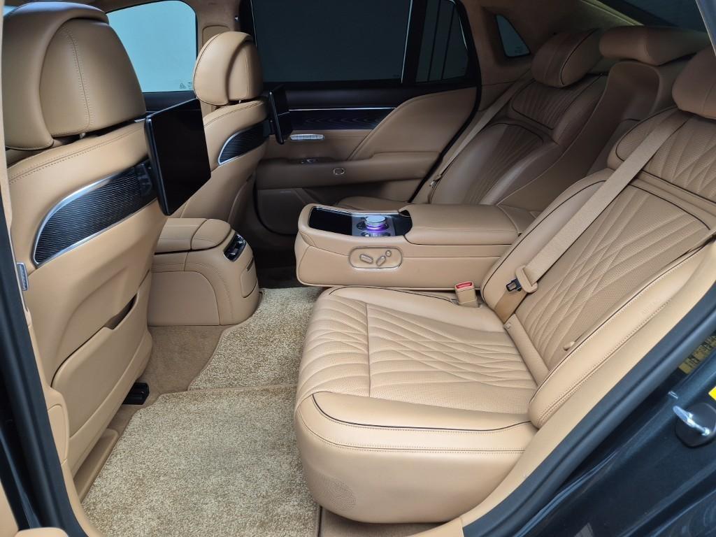 Genesis G90 - Vista 12