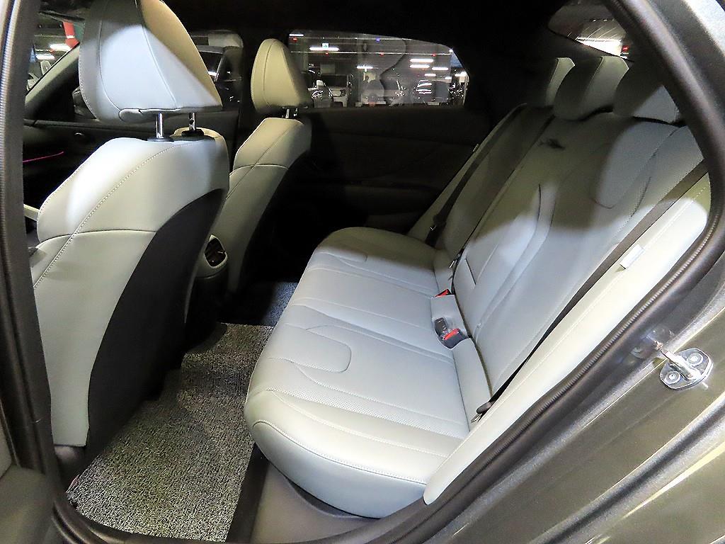 HYUNDAI Avante - Vista 7